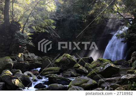 Couple's waterfall 2718982