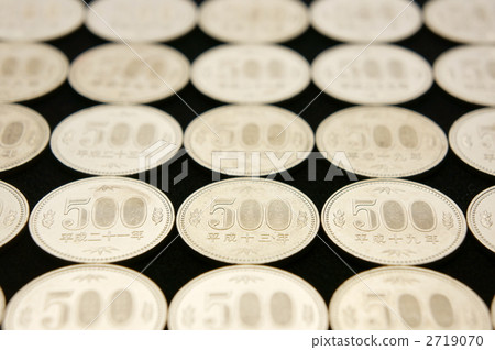 500 yen coin black back 2719070