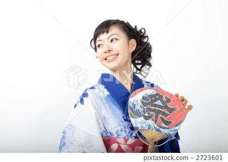一名婦女在與風扇的yukata 一名婦女在與風扇的yukata 2723601