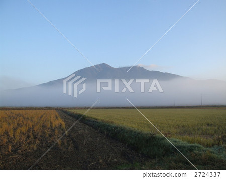 在秋天,早晨霧筑波山 在秋天,早晨霧筑波山 2724337