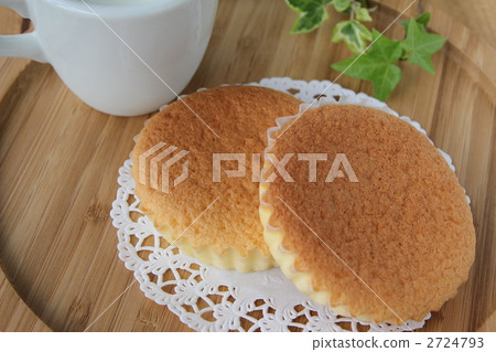 Madeline and milk top 2724793