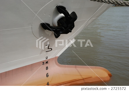Ship of a ship anchored in the Shinano river and waterline 2725572