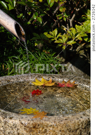 shishiodoshi, device for scaring birds from gardens, shishi-odoshi 2726142