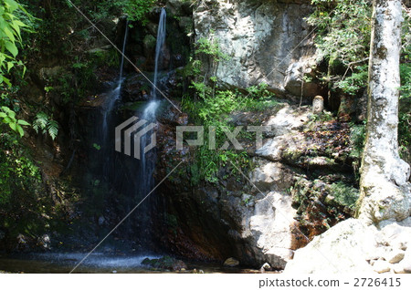 Oishi immobile waterfall 2726415