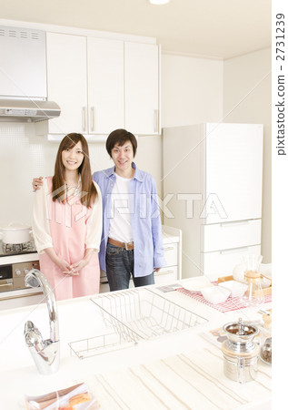 Kitchen and couple 2731239