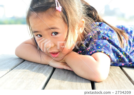 Child who lies on wood deck Child who lies on wood deck 2734209