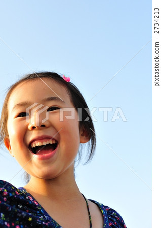 藍天袋子的小學學生 2734213