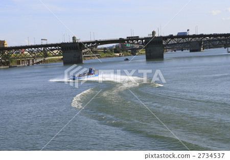 pleasure boat, jet boat, sea spray 2734537