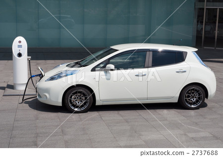 Electric car under charge Electric car under charge 2737688