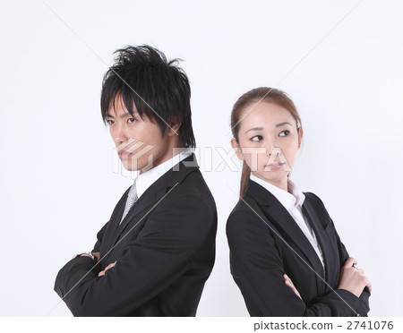Conflicting businessmen 2741076