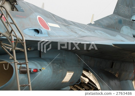 F-2 Cockpit behind · Around the machine gun 2763486