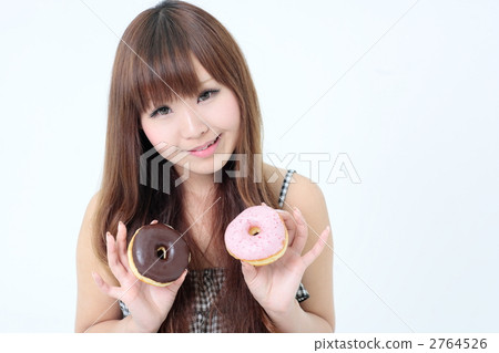 婦女和甜甜圈 2764526