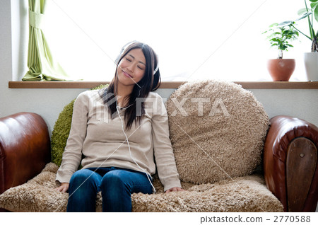 sofa, living room, dark hair 2770588