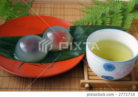 Water bun and tea 2772718