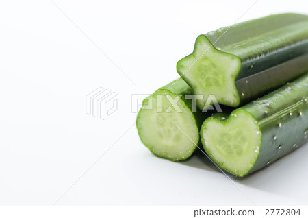 Cross section of cucumbers of various shapes 2772804