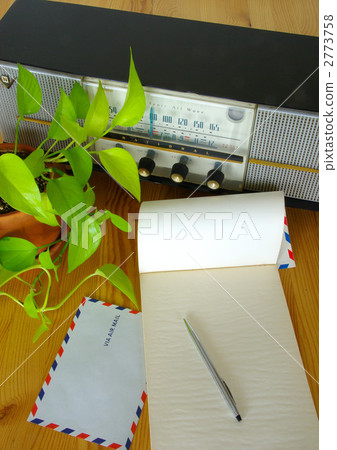 Antique radio 2773758