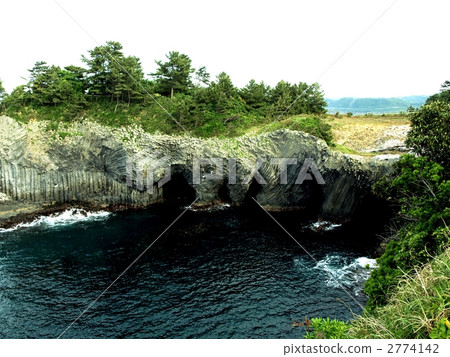 nanatsu game sea caves, kyushu, saga 2774142