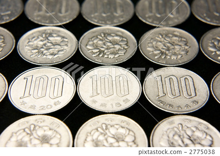 Japanese currency 100 Yen casual work 2775038