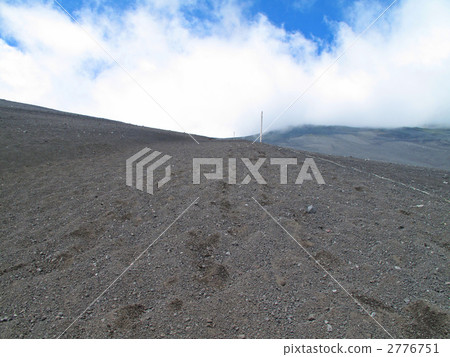 Fuji runs on the Gotemba route 2776751