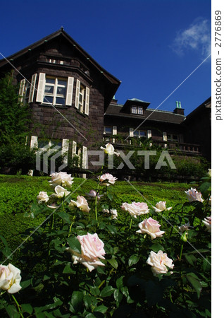 Roses and Western-style houses Roses and Western-style houses 2776869