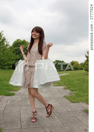 One female (casual shopping summer sale bargain SALE shopping) 2777924