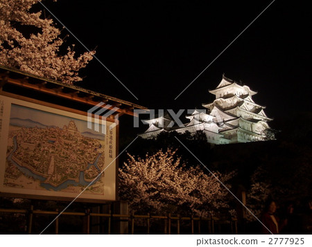 Night view of Himeji castle castle tower Night view of Himeji castle castle tower 2777925