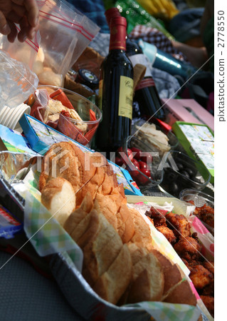 baguette, baker, bread 2778550