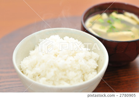 Freshly cooked rice and miso soup. 2780905