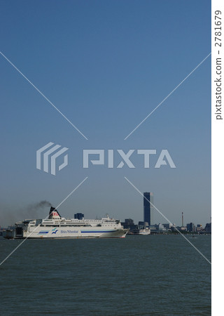 大渡輪進入新潟港口 2781679