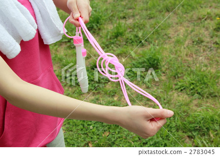 1 woman (Sports training fitness stretch exercise preparation gymnastics skip jump rope) 2783045