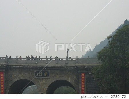 Entrance of Luoyang Longmen Caves 2789472