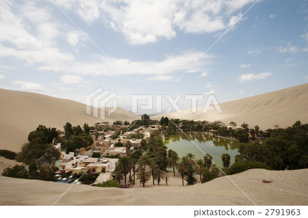 Oasis in the desert 2791963