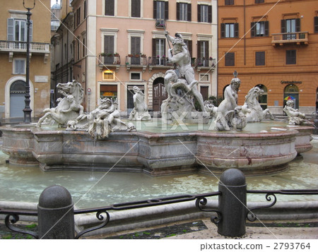 Neptune's fountain 2793764