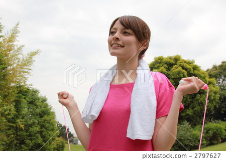 1 woman (Sports training fitness stretch exercise preparation gymnastics skip jump rope) 2797627