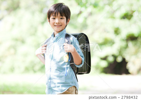 primary school child, primary school student, schoolchild 2798432