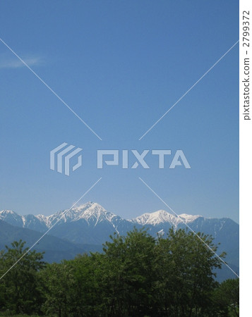 Northern Alps of early summer 2799372