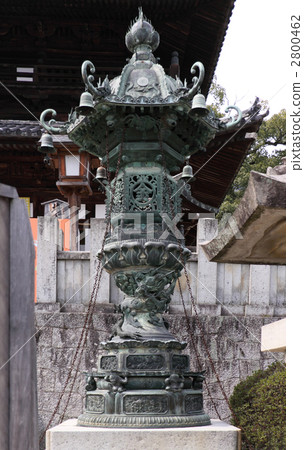 Kompira-san Shrine Omotesando Kazunosaka, Bronze Lantern in front of Daimon 2800462