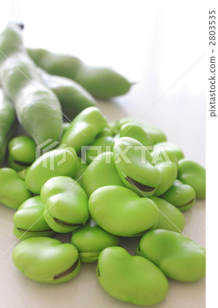Broad beans 2803535