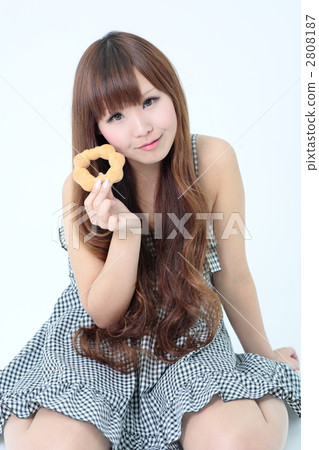 婦女和甜甜圈 婦女和甜甜圈 2808187