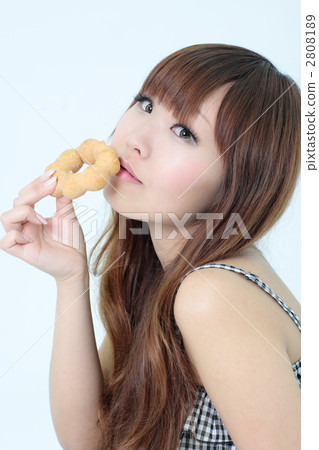 婦女和甜甜圈 2808189