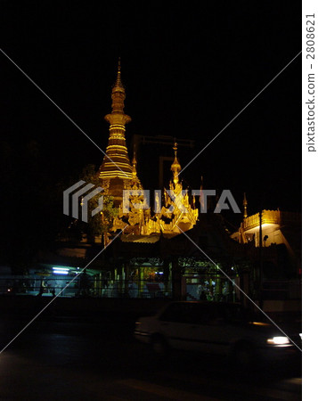 "Surre Pagoda" floating in the darkness (Yangon / Myanmar) 2808621