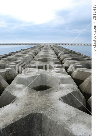 Tetra pot lining the coast 2811413