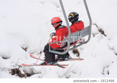 Skiing Skiing 2812498