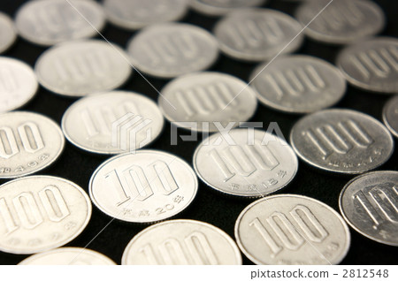 Japanese currency 100 yen ball surface Japanese currency 100 yen ball surface 2812548