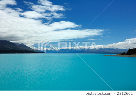 Summer glacier lake 2812661