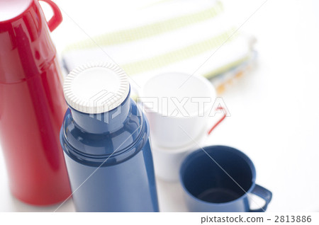 canteen, thermos, vacuum flasks 2813886