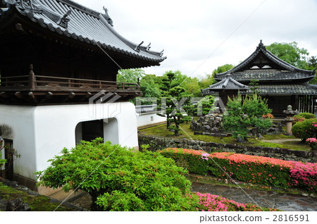 The mountain gate and the dormitory of the Kyo-ji Temple in Kyoto 2816591