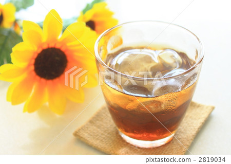 Barley tea and sunflower Barley tea and sunflower 2819034
