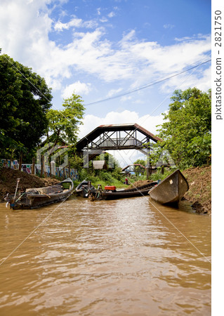 On Inle Lakeside 2821750