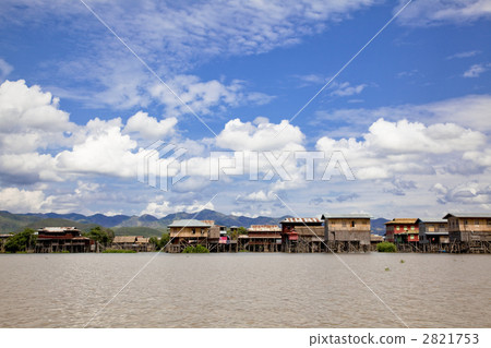 On Inle Lakeside 2821753